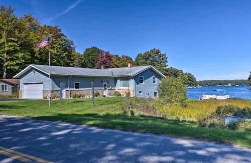 Ludington House | Lakefront Ludington Retreat with Kayaks and Fire Pit!