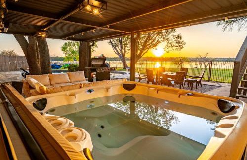 Rowlett House | Lakefront Luxe 5BR 2Bath Home with Pool & Hot Tub