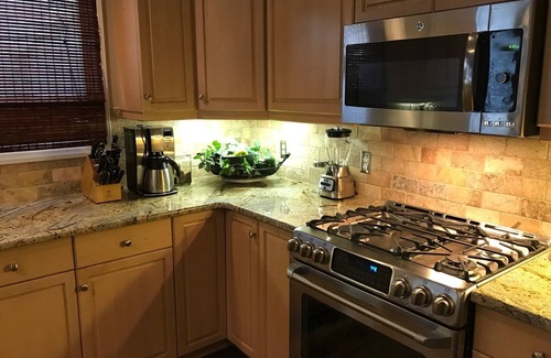 New London House | Lakefront Luxe Retreat in Tranquil Cove Endless Enjoyment Lakeside Fireplace