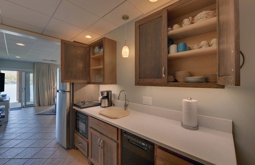 Elf Apartment | Lakefront Luxury 1 BR Suite