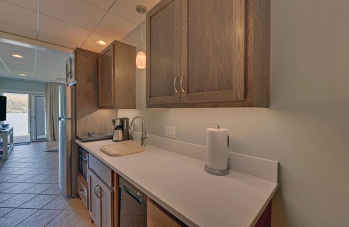 Elf Apartment | Lakefront Luxury 1 BR Suite