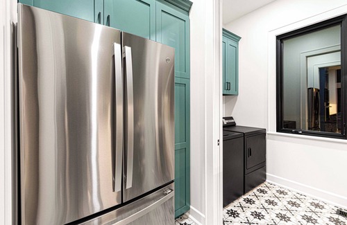 Arley House | Lakefront Luxury: 4 bedrooms + 2 large bunkrooms & Gameroom Retreat!