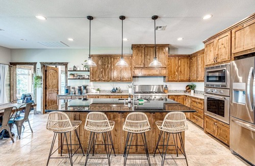 Eufaula House | Lakefront Luxury - Boat Slip Available