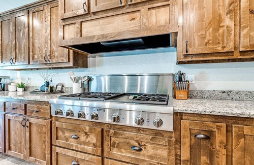 Eufaula House | Lakefront Luxury - Boat Slip Available