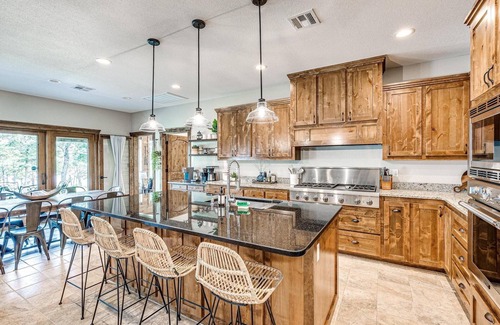 Eufaula House | Lakefront Luxury - Boat Slip Available
