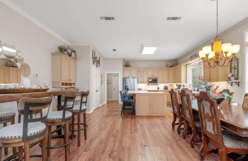 Etoile House | Lakefront Luxury for the Whole Crew