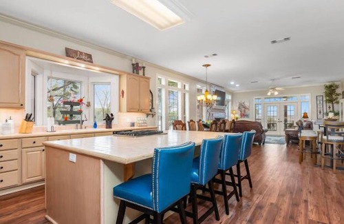 Etoile House | Lakefront Luxury for the Whole Crew