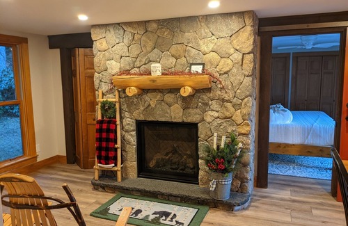 Weare Cabin | Lakefront Luxury Home on Horace Lake