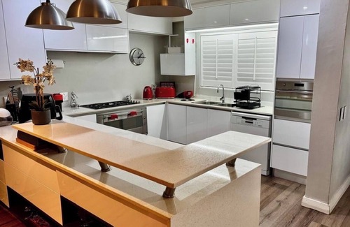 Simondium Cabin | Lakefront Luxury in Pearl Valley – Golf & Wine
