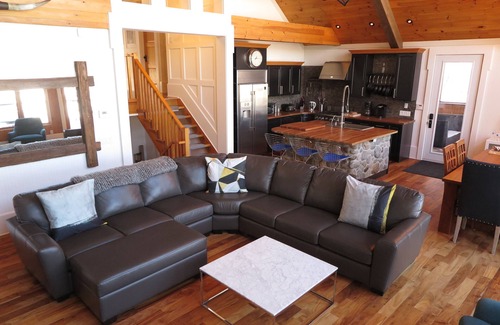 Huntsville House | Lakefront Luxury Muskoka Cottage | Hot Tub, Bunk House & Games Room