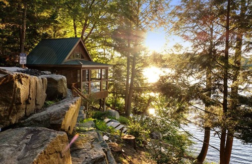 Huntsville House | Lakefront Luxury Muskoka Cottage | Hot Tub, Bunk House & Games Room