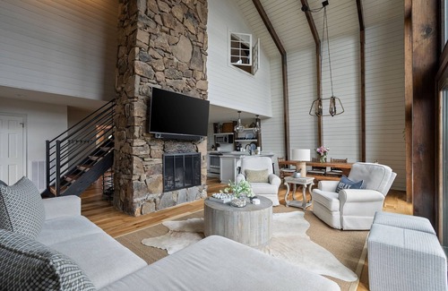 Cullman House | Lakefront luxury on Smith Lake - Black Oak Point