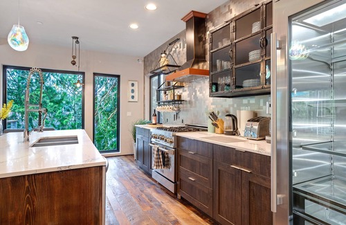 Enumclaw House | Lakefront Luxury: Private Lake Access, Near Skiing