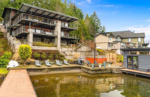 Olympia House | Lakefront Luxury Stunning Views Dock Hot Tub