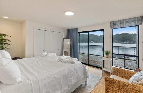 Olympia House | Lakefront Luxury Stunning Views Dock Hot Tub