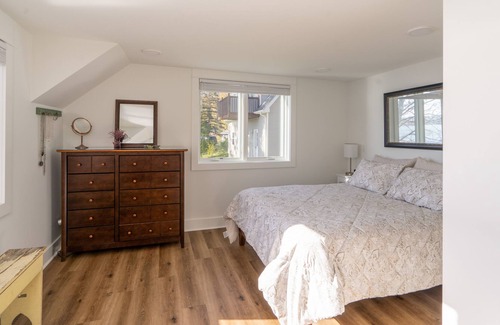 Geneseo House | Lakefront luxury with Cottage Charm
