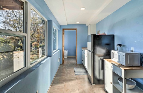 Picnic Point-North Lynnwood House | Lakefront Lynwood Home w/Deck - 19 Mi to Seattle!