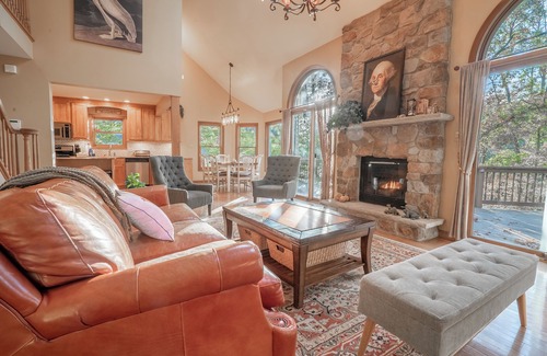 East Stroudsburg House | Lakefront Mansion w/3 Decks, Hot Tub, Boats, & Game Room!