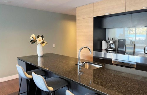 Frankton House | Lakefront Marina Apartment