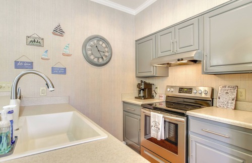 McCormick House | Lakefront McCormick Gem: Deck & Golf Course Views