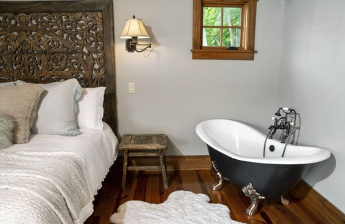 Landrum Ski Chalet | Lakefront Meditation