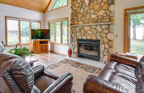 Isle Cabin | Lakefront Minnesota Abode - Fire Pit, Deck & Grill
