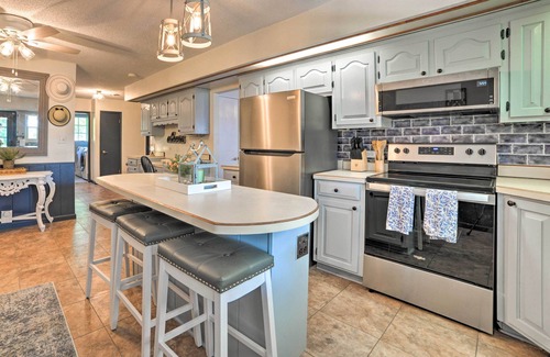 Gilbertsville Condo | Lakefront Moors Marina Condo w/Covered Boat Slip!
