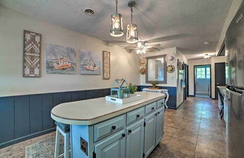 Gilbertsville Condo | Lakefront Moors Marina Condo w/Covered Boat Slip!