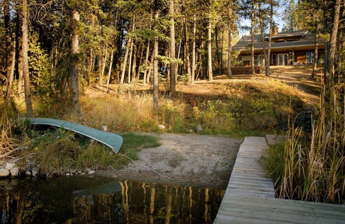 East Kootenay House | Lakefront Mountain Retreat + Heritage Cabin + RV parking!