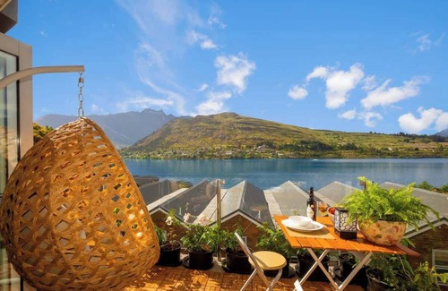 Queenstown Apartment | Lakefront, Mountain Views, Stylish unit
