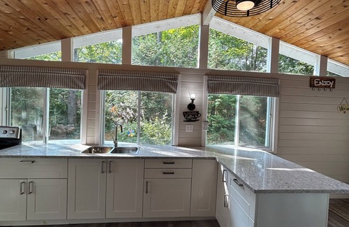Gravenhurst House | Lakefront Muskoka Retreat w/Sauna Fire Pit Dock
