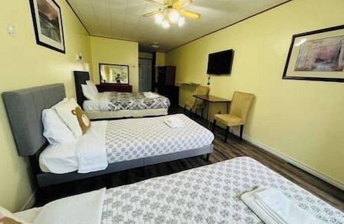 Port Stanton Hotel | lakefront nature lodge room pet friendly #9