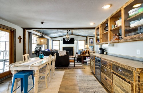 Nevis Cabin | Lakefront Nevis Cabin Escape w/Hot Tub!