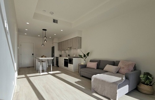 South Pandosy Apartment | Lakefront New Condo with Large Patio