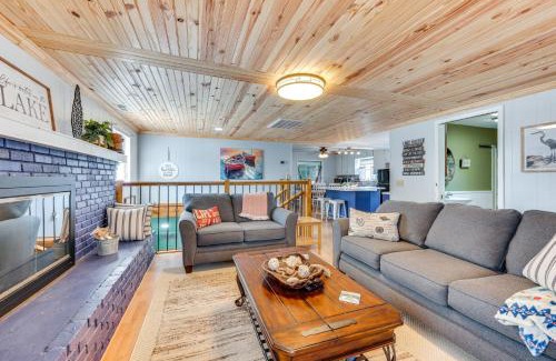 New London House | Lakefront New London Home Dock, Fire Pit and Views!