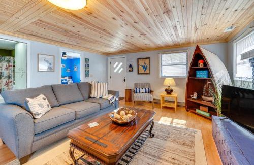 New London House | Lakefront New London Home Dock, Fire Pit and Views!