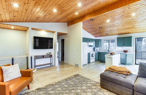Lake Shore Cabin | Lakefront Nisswa Home w/Deck & Screened Porch