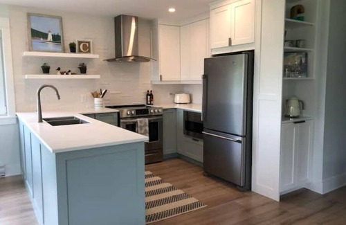 Boularderie Cottage | Lakefront Oasis