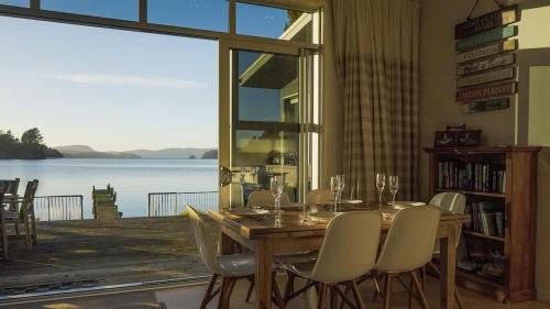 Okere Falls House | Lakefront Oasis