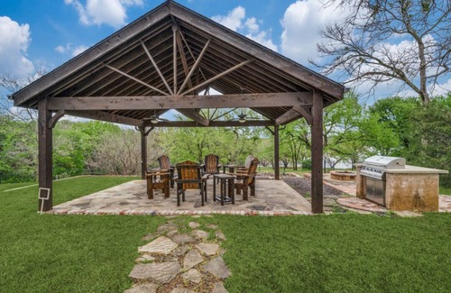 Little Elm House | Lakefront Oasis: Public Beach, Fishing Cove &Views