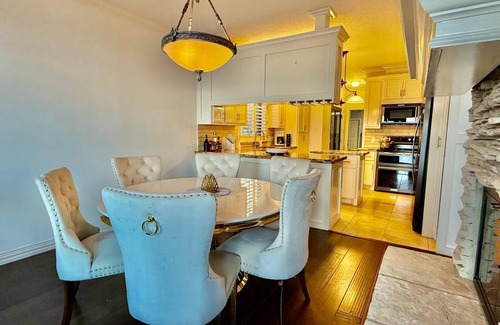 Atascocita House | Lakefront Oasis