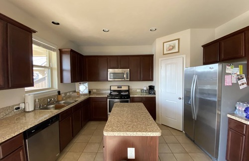 Missouri City House | LAKEfront Oasis w/Pier, Pool Table