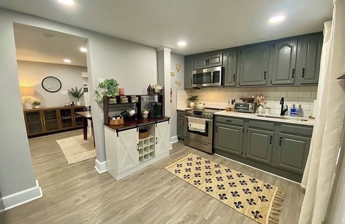 Elmer House | Lakefront on Main