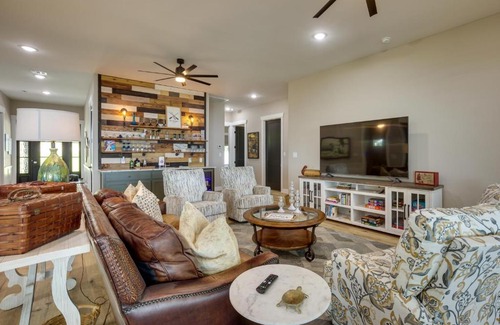 Onalaska House | Lakefront Onalaska Home with Screened-In Porch!