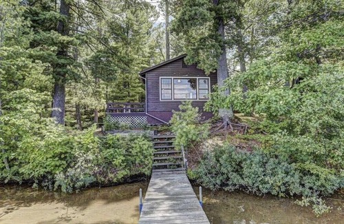 Lac du Flambeau Cabin | Lakefront one bedroom cabin with private dock