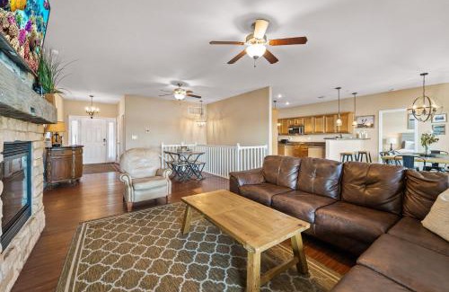 Lake of the Ozarks House | Lakefront Ozarks Home Tiki Bar, Pool, Deck, Views