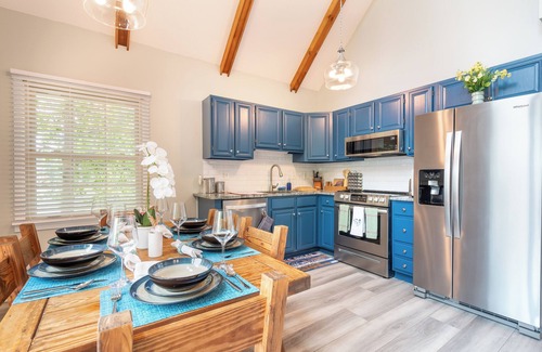 Mayhew House | Lakefront Paradise: Custom Dock, Kayaks, Stand Up Paddle Boards + Firepit.
