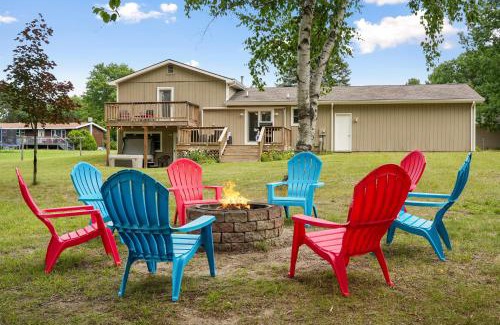 Traverse City House | LAKEFRONT PARADISE 4 bedroom Home w direct lake access, Pets OK