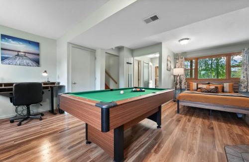 Traverse City House | LAKEFRONT PARADISE 4 bedroom Home w direct lake access, Pets OK