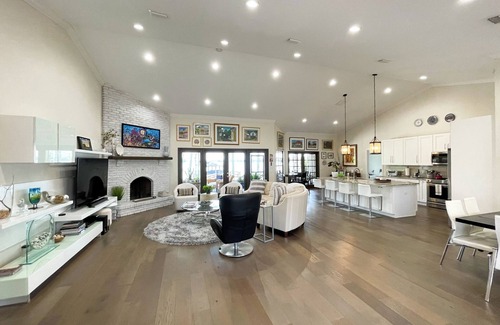 Fairview Shores House | Lakefront Paradise Near Attractions